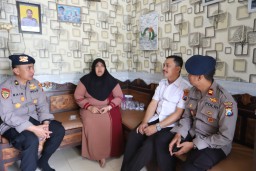 Jelang HUT ke-80 Brimob, Polres Gresik Bangun Kebersamaan Lewat Anjangsana ke Purnawirawan