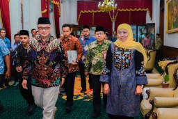 Gubernur Khofifah Terima Kunker Menteri Haji dan Umroh RI di Grahadi