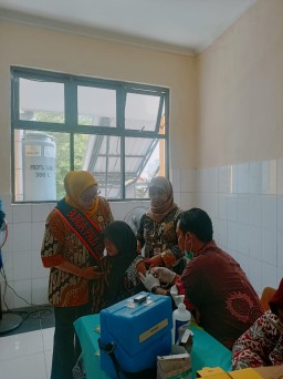 Program Bulan Imunisasi Anak Sekolah ( BIAS ) Puskesmas Ketabang Surabaya mengunjungi SDN Kaliasin V/284
