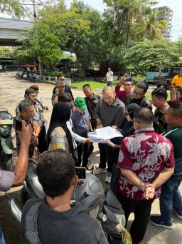 Kuasa Hukum Ahli Waris Tinjau Lokasi Tanah Sengketa di Kelurahan Larangan Cirebon