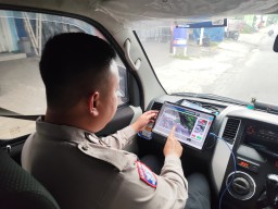 Satlantas Polres Gresik Sasar Dua Titik Tempat Rawan Pelanggaran Selama Operasi Zebra Semeru 2025, Gunakan ETLE Incar