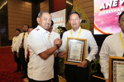 Prestasi Luar Biasa Kasat Reskoba Polres Gresik Menerima Penghargaan dari Ditresnarkoba Polda Jatim