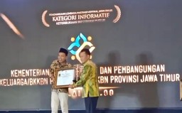 Kemendukbangga/BKKBN Jatim Raih Predikat Informatif di Malam Anugerah KI Awards Jawa Timur 2025