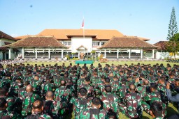 Pangdam IX/Udayana Tekankan Disiplin dan Pembinaan Teritorial di Upacara 17-an