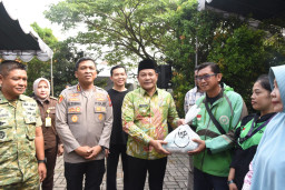 Forkopimda Sidoarjo Bersama Yayasan Mawar Sharon Peduli Gelar Bakti Sosial ‎