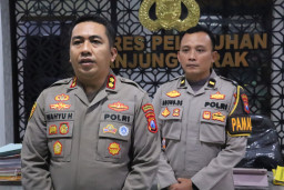 Polres Pelabuhan Tanjung Perak Tangkap Geng Remaja Bersajam yang Begal Motor di Bulak Surabaya.