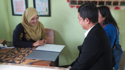 Kemendukbangga/BKKBN Jatim Dorong Ayah Ambil Rapor Anak Sentuhan Cinta dalam Pendidikan