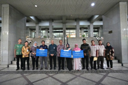 BI Jatim Salurkan Hibah Kendaraan Dinas kepada Lembaga Pendidikan dan Sosial 
