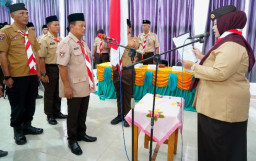 Wabup Umi Laila Lantik Pengurus Gerakan Pramuka Kwarran Pardasuka