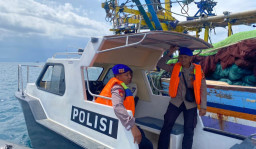 Satpolairud Polres Tanggamus Lakukan Patroli dan Pencarian Korban Hilang Kebakaran KM Maulana 3.0