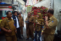 Satgas Pangan Polres Pelabuhan Tanjung Perak Intensifkan Pengawasan Bapokting Selama Nataru