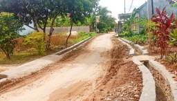 Proyek Drainase PUPR Diduga Tak Sesuai Spek Teknis, Warga Dusun Krakatau Keluhkan Genangan di Jalan Utama