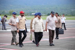 Presiden dan Kapolri Tiba di Aceh: Tinjau Lokasi Banjir dan Pemasangan Jembatan Bailey di Bireuen