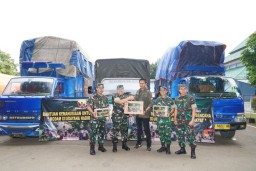 Pangdam Udayana Serahkan Bantuan Kodam IX/Udayana Untuk Korban Bencana Alam