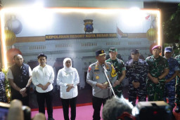 Kapolda Bersama Forkompimda Prov Jatim Berharap dan Mengajak Warga Surabaya Merayakan Malam Tahun Baru 2026 dengan Aman