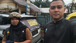Terobos Sungai Rawan Buaya, Pasmanbaya dan PK WMG Salurkan Makan Gratis Untuk Korban Bencana Aceh Tamiang