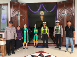Berikan Rasa Aman, Polres Pelabuhan Tanjung Perak Gelar Pengamanan Kebaktian  Umat Kristiani.