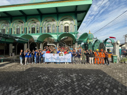 Agenda Rutin Sambut Ramadhan,Hotel  Aston Sidoarjo Gotong Royong Bersihkan Masjid Bersama - Sama