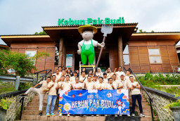 Crown Prince Hotel Menyemai Kebersamaan dan Ketangguhan Tim Melalui Outing & Team Building di Kebun Pak Budi