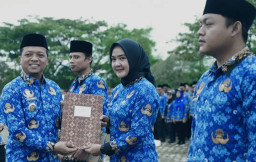 Apel Perdana 2026, Bupati Pringsewu Serahkan SK PPPK Paruh Waktu