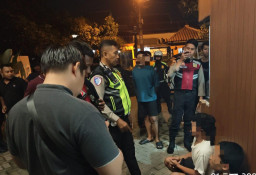 Polres Mojokerto Kota Bersama Warga Gagalkan Perang Sarung ‎ ‎