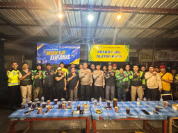 Polres Blitar Kota Gelar Sahur Bersama Komunitas Ojol ( Ojek Online )