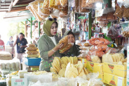Wabup Mimik Idayana Sidak Harga Sembako dan Serap Aspirasi Pedagang di ‎Pasar Porong
