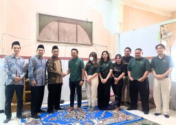 LAMORA Kota Lama Surabaya Revitalisasi Perpustakaan dan Serahkan Donasi Buku ke Mts Himmatun Ayat