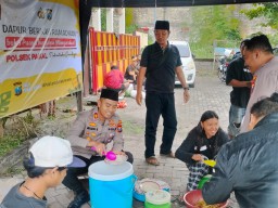 Dapur Berkah Ramadan Polsek Pakal: 600 Porsi Buka Puasa untuk Warga di Surabaya ‎