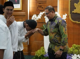 Khofifah dan Kadindik Jatim Tarawih Bersama, Perkuat Silaturahmi dan Spirit Pembangunan Pendidikan