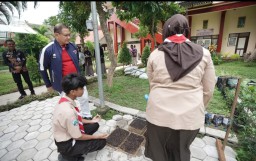 Aries Agung Paewai Tinjau Program SIKAP di SMAN 2 Situbondo, Dorong Sekolah Mandiri Pangan