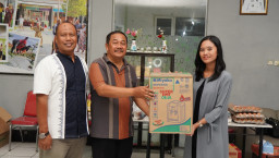 HANGATKAN RAMADAN, PREMIER PLACE HOTEL BERBAGI KEBAHAGIAAN BERSAMA LANSIA GRIYA WREDA SURABAYA