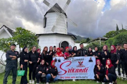 Srikandi DPD Grib Jaya Menghadiri Undangan Bukber di kantor  Srikandi DPC GRIB JAYA Kota Batu