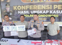 Polres Bondowoso Libatkan Gegana Brimob Polda Jatim Musnahkan 25 Kg Bubuk Mercon ‎ ‎