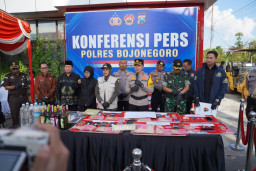 Polres Bojonegoro Bongkar Jaringan Peredaran Sabu dan Ganja, 13 Tersangka Ditangkap ‎