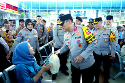 Wakapolri Tinjau Arus Mudik Via Udara, Pastikan Penyeberangan Merak–Bakauheni Terkendali ‎