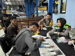 Operasi Ketupat Semeru 2026 Polda Jatim Beri Layanan Kesehatan Mobile Gratis
