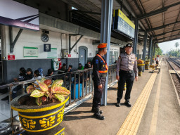 Puncak Arus Balik Lebaran Polres Malang Tingkatkan Pengamanan di Stasiun dan Terminal