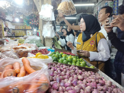 Jelang Idul Fitri, KPPU dan Satgas Pangan Polda Jatim Pantau Harga Sembako di Pasar Wonokromo