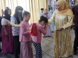 Open House Hari Kedua, Khofifah Indar Parawansa Sambut Warga dengan Hangat