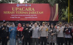 Aries Agung Paewai Pimpin Sertijab Plt Kepala SMAN 2 Taruna Bhayangkara Banyuwangi