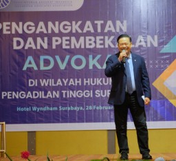 Otto Hasibuan Tegaskan 8 Kewenangan PERADI di Hadapan Ratusan Calon Advokat Surabaya