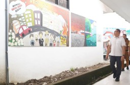Tinjau Fasilitas SMAN 1 Sampang, Aries Agung Paewai Tegaskan Komitmen Peningkatan Mutu Pendidikan di Madura
