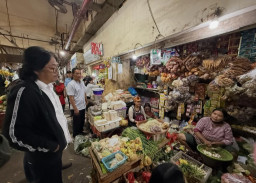 Komisi B DPRD Surabaya Turun ke Pasar, Cek Ketersediaan dan Harga Bahan Pokok