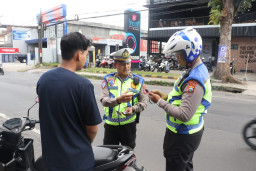 Optimalisasi Gakkum Presisi : Ditlantas Polda Jatim Gelar Operasi Dakgar Berbasis Handheld