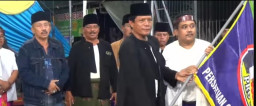Tradisi Remoh Sandur Kian Solid, Pro Suramadu Serahkan Dua Unit Ambulans Gratis