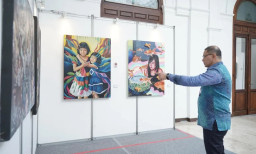 Apresiasi Kreativitas Murid, Kadisdik Jatim Kunjungi Rolas Art Festival di Surabaya