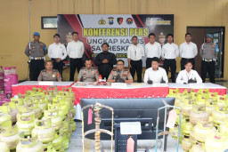 Polresta Sidoarjo Ungkap Sindikat LPG Oplosan di Rumah Kontrakan Amankan Dua Tersangka ‎
