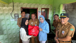 Wakil Bupati Sidoarjo Turun Langsung Serahkan Bantuan Kursi Roda, Pastikan  ‎Bantuan Tepat Sasar ‎
