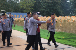 Polri Bersama Petani Jagung Tuban Bersiap Sambut Kehadiran Presiden RI pada Panen Raya